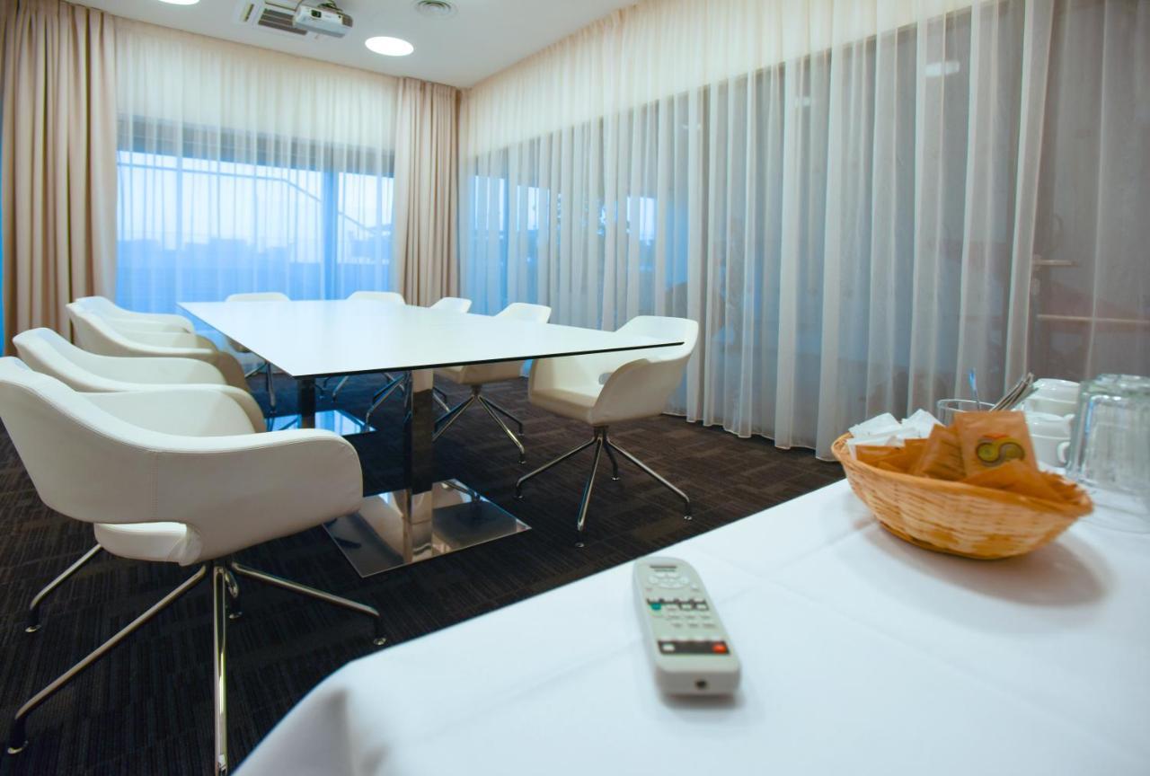Hotel S-Port Veska Dolany  外观 照片