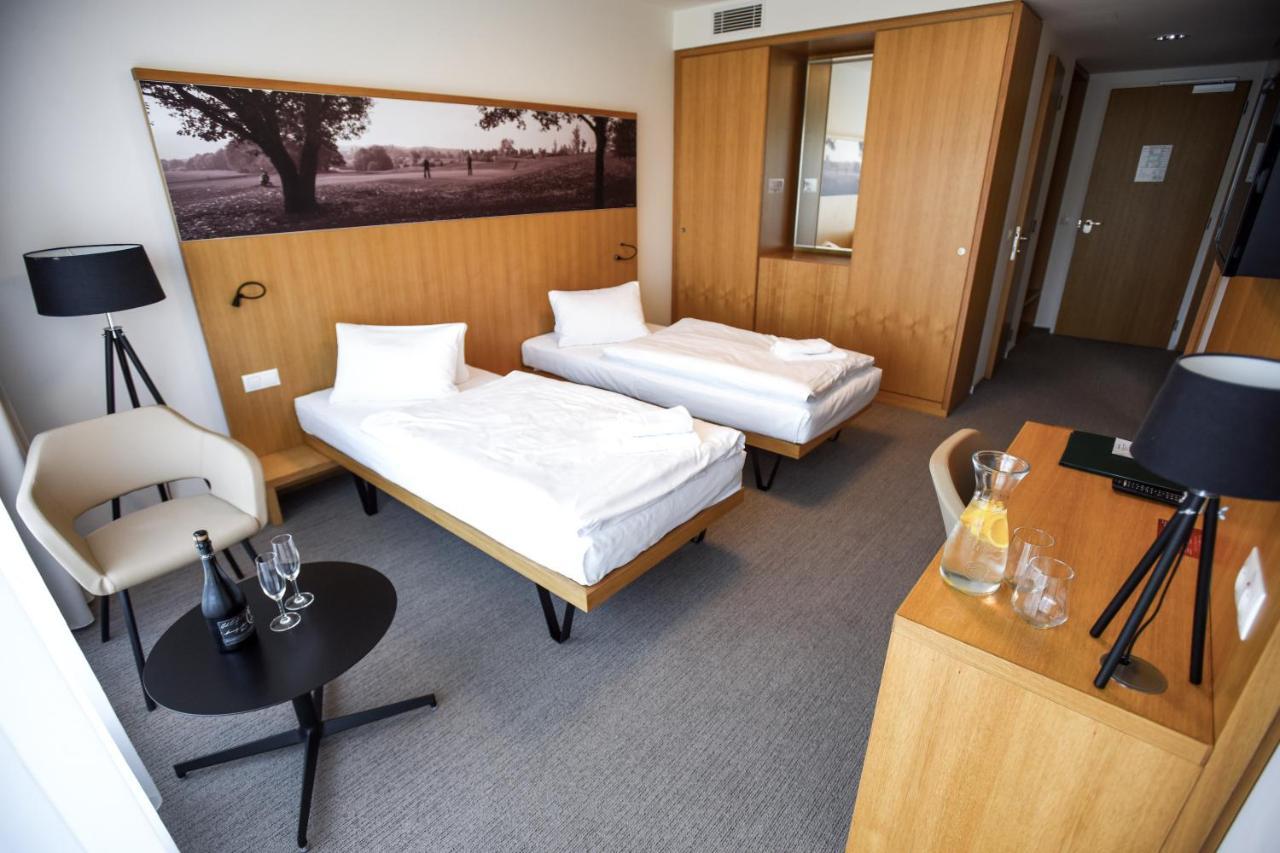 Hotel S-Port Veska Dolany  外观 照片